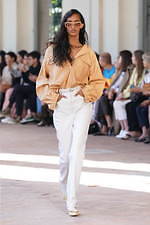 サルヴァトーレ フェラガモ 2020春夏ウィメンズコレクション - 青空の下、気品を増す軽快なリズム｜写真3