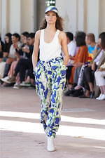 サルヴァトーレ フェラガモ 2020春夏ウィメンズコレクション - 青空の下、気品を増す軽快なリズム｜写真17