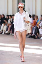 サルヴァトーレ フェラガモ 2020春夏ウィメンズコレクション - 青空の下、気品を増す軽快なリズム｜写真22