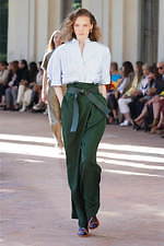 サルヴァトーレ フェラガモ 2020春夏ウィメンズコレクション - 青空の下、気品を増す軽快なリズム｜写真31