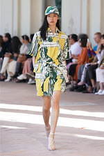 サルヴァトーレ フェラガモ 2020春夏ウィメンズコレクション - 青空の下、気品を増す軽快なリズム｜写真37