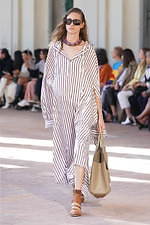 サルヴァトーレ フェラガモ 2020春夏ウィメンズコレクション - 青空の下、気品を増す軽快なリズム｜写真43