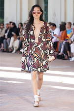 サルヴァトーレ フェラガモ 2020春夏ウィメンズコレクション - 青空の下、気品を増す軽快なリズム｜写真47