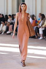 サルヴァトーレ フェラガモ 2020春夏ウィメンズコレクション - 青空の下、気品を増す軽快なリズム｜写真49