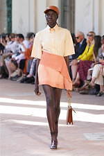 サルヴァトーレ フェラガモ 2020春夏ウィメンズコレクション - 青空の下、気品を増す軽快なリズム｜写真51