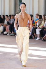 サルヴァトーレ フェラガモ 2020春夏ウィメンズコレクション - 青空の下、気品を増す軽快なリズム｜写真61