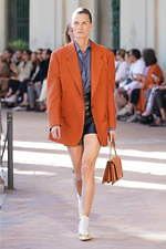 サルヴァトーレ フェラガモ 2020春夏ウィメンズコレクション - 青空の下、気品を増す軽快なリズム｜写真64