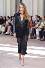 サルヴァトーレ フェラガモ 2020春夏ウィメンズコレクション - 青空の下、気品を増す軽快なリズム｜写真71