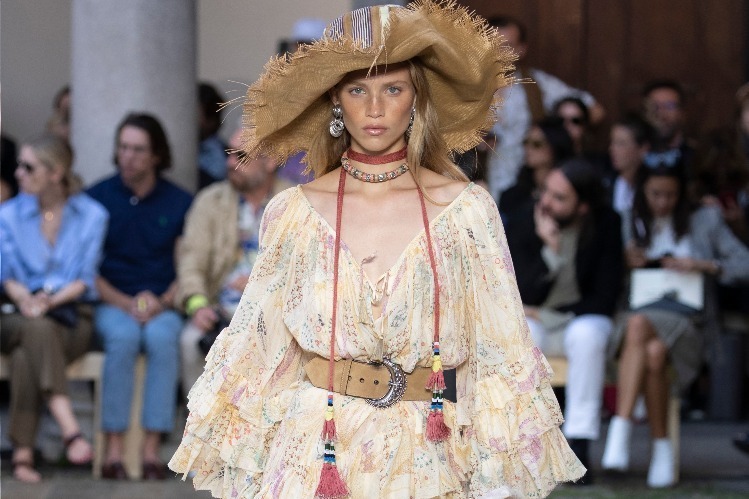 エトロ 2020年春夏コレクション - 幸福の“蝶”と行く無限大の旅