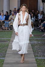 エトロ 2020年春夏コレクション - 幸福の“蝶”と行く無限大の旅｜写真1