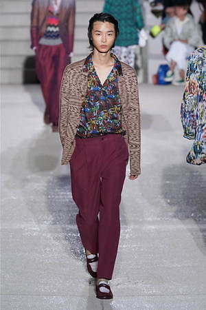 ミッソーニ 2020年春夏メンズコレクション - 都会のオアシスに集う“色を操る”彼ら｜写真8