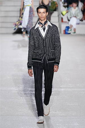 ミッソーニ 2020年春夏メンズコレクション - 都会のオアシスに集う“色を操る”彼ら｜写真19