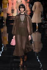 フェンディ 2020年春夏コレクション - 夢見るフェミニニティと超現実｜写真31