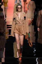 フェンディ 2020年春夏コレクション - 夢見るフェミニニティと超現実｜写真32