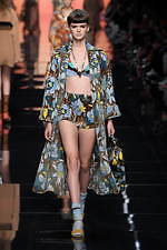 フェンディ 2020年春夏コレクション - 夢見るフェミニニティと超現実｜写真34