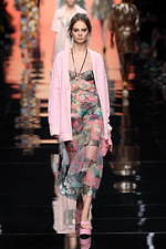 フェンディ 2020年春夏コレクション - 夢見るフェミニニティと超現実｜写真42