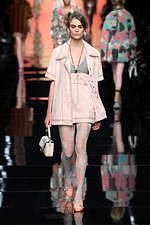 フェンディ 2020年春夏コレクション - 夢見るフェミニニティと超現実｜写真43