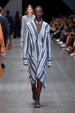 スポーツマックス 2020年春夏コレクション - 軽やかに美しく挑む、海の女戦士たち｜写真7