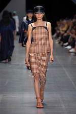 スポーツマックス 2020年春夏コレクション - 軽やかに美しく挑む、海の女戦士たち｜写真19