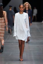 スポーツマックス 2020年春夏コレクション - 軽やかに美しく挑む、海の女戦士たち｜写真21