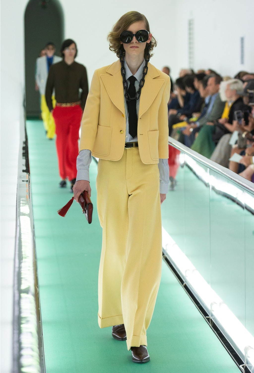 写真5 42 メンズ 黄色のパンツ ロング のコーディネート着用 コレクションルックギャラリー ファッションプレス