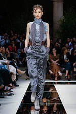 ジョルジオ アルマーニ 2020年春夏コレクション - 自然の妖精が導くフェミニンの世界｜写真3