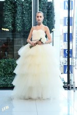 オスカー・デ・ラ・レンタのウエディングドレスが日本初上陸！ノバレーゼが販売・レンタルで取り扱いを開始｜写真1