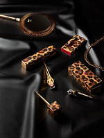 クリスチャン ルブタン“レオパード柄”クリスマスコスメ、キラキラゴールドまつ毛のキャッツアイ｜写真3