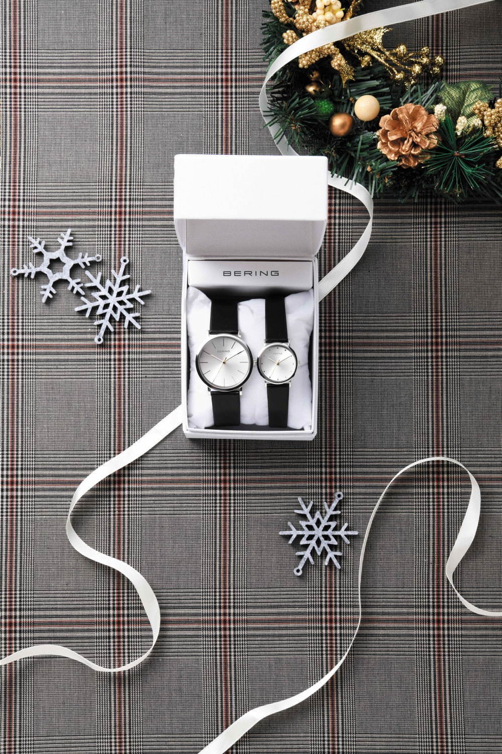 ベーリング クリスマスに向けた新作腕時計、白銀の文字盤＋北極星のように輝く秒針のペアウォッチ｜写真1
