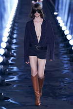 サンローラン 2020年春夏ウィメンズコレクション - 眩いばかりの煌めきを湛えて｜写真2