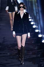 サンローラン 2020年春夏ウィメンズコレクション - 眩いばかりの煌めきを湛えて｜写真4