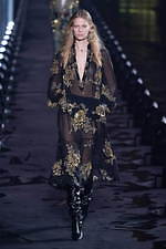 サンローラン 2020年春夏ウィメンズコレクション - 眩いばかりの煌めきを湛えて｜写真32