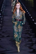 サンローラン 2020年春夏ウィメンズコレクション - 眩いばかりの煌めきを湛えて｜写真33