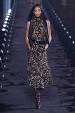 サンローラン 2020年春夏ウィメンズコレクション - 眩いばかりの煌めきを湛えて｜写真40