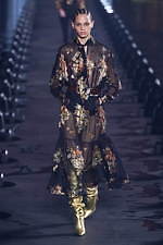 サンローラン 2020年春夏ウィメンズコレクション - 眩いばかりの煌めきを湛えて｜写真43