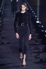 サンローラン 2020年春夏ウィメンズコレクション - 眩いばかりの煌めきを湛えて｜写真49