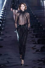 サンローラン 2020年春夏ウィメンズコレクション - 眩いばかりの煌めきを湛えて｜写真60