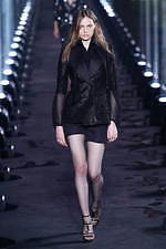 サンローラン 2020年春夏ウィメンズコレクション - 眩いばかりの煌めきを湛えて｜写真61