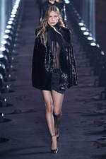 サンローラン 2020年春夏ウィメンズコレクション - 眩いばかりの煌めきを湛えて｜写真63