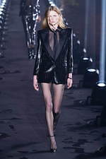 サンローラン 2020年春夏ウィメンズコレクション - 眩いばかりの煌めきを湛えて｜写真64