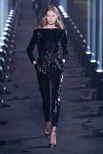 サンローラン 2020年春夏ウィメンズコレクション - 眩いばかりの煌めきを湛えて｜写真68