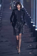 サンローラン 2020年春夏ウィメンズコレクション - 眩いばかりの煌めきを湛えて｜写真69