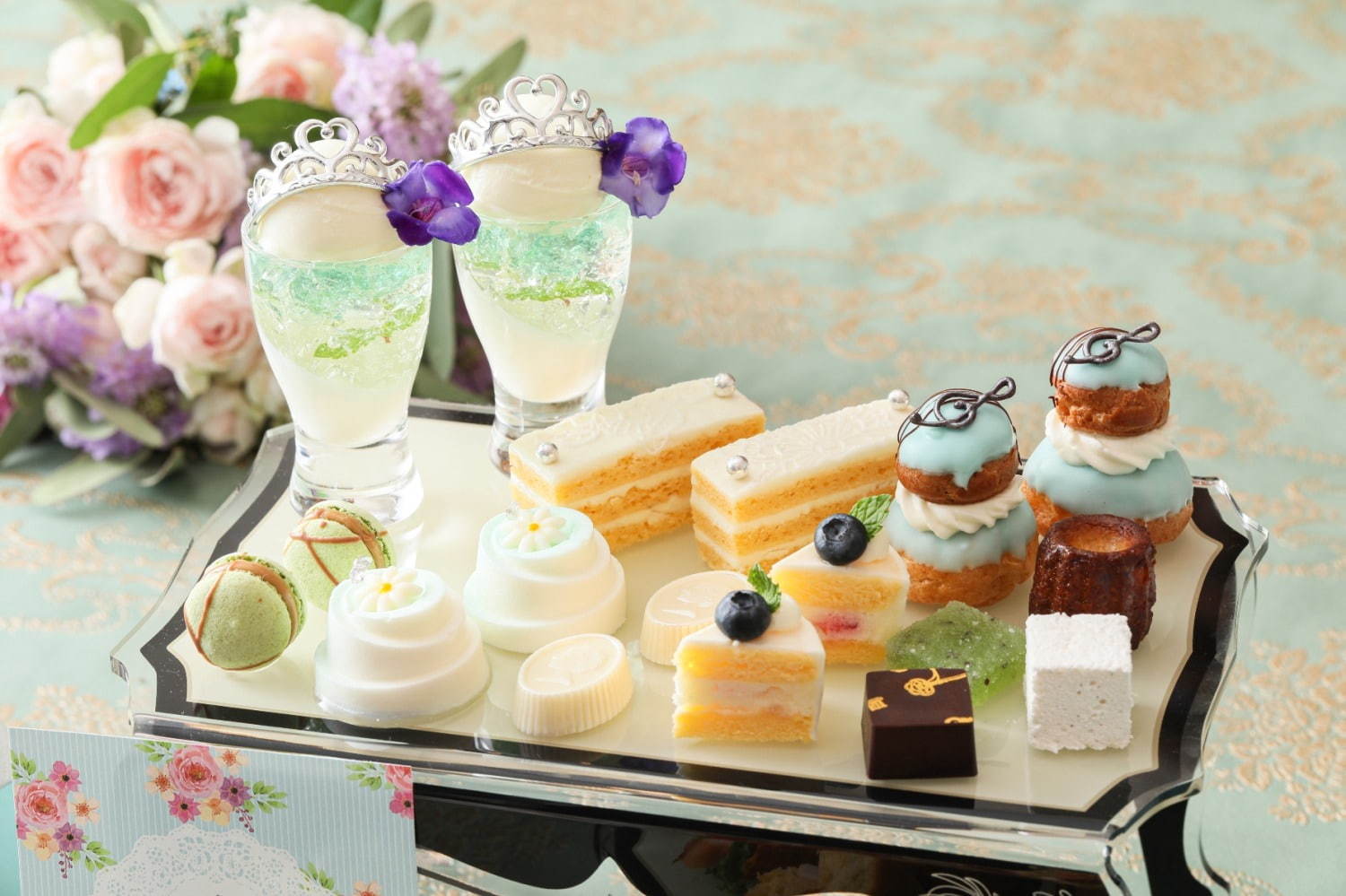 マリーアントワネットの「プリンセスアフタヌーンティー」名古屋で、“ブルーグレー”のケーキやマカロン｜写真2