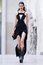 リック・オウエンス 2020年春夏ウィメンズコレクション - モダンな鎧を纏った戦士｜写真3