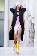 リック・オウエンス 2020年春夏ウィメンズコレクション - モダンな鎧を纏った戦士｜写真5