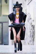 リック・オウエンス 2020年春夏ウィメンズコレクション - モダンな鎧を纏った戦士｜写真6