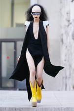 リック・オウエンス 2020年春夏ウィメンズコレクション - モダンな鎧を纏った戦士｜写真9