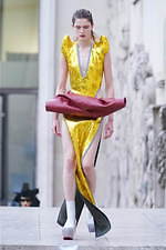 リック・オウエンス 2020年春夏ウィメンズコレクション - モダンな鎧を纏った戦士｜写真19