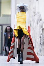 リック・オウエンス 2020年春夏ウィメンズコレクション - モダンな鎧を纏った戦士｜写真20