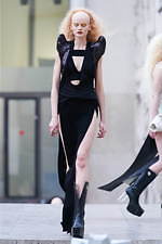 リック・オウエンス 2020年春夏ウィメンズコレクション - モダンな鎧を纏った戦士｜写真22